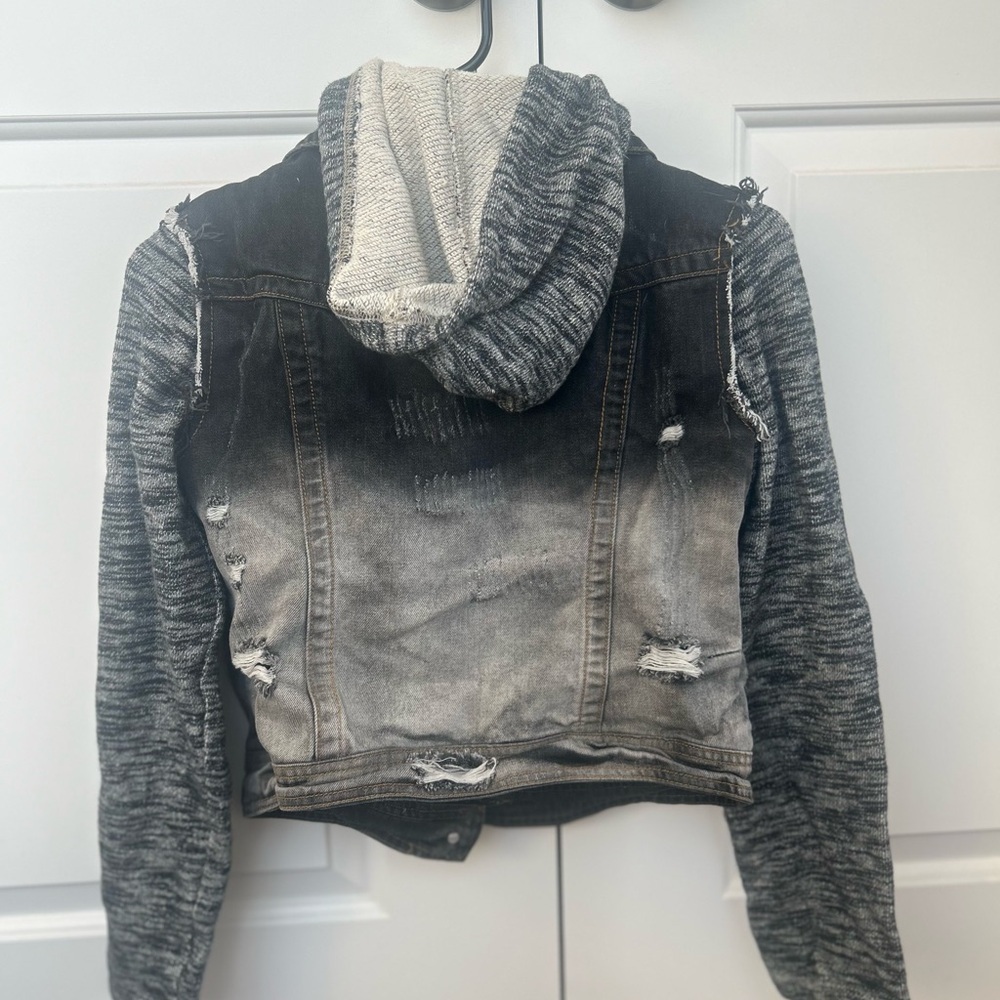 Daytrip Distressed Denim Jacket w/ Hooded Knit Sleeves Dark Blue Ombre – NWOT- S - Picture 4 of 8